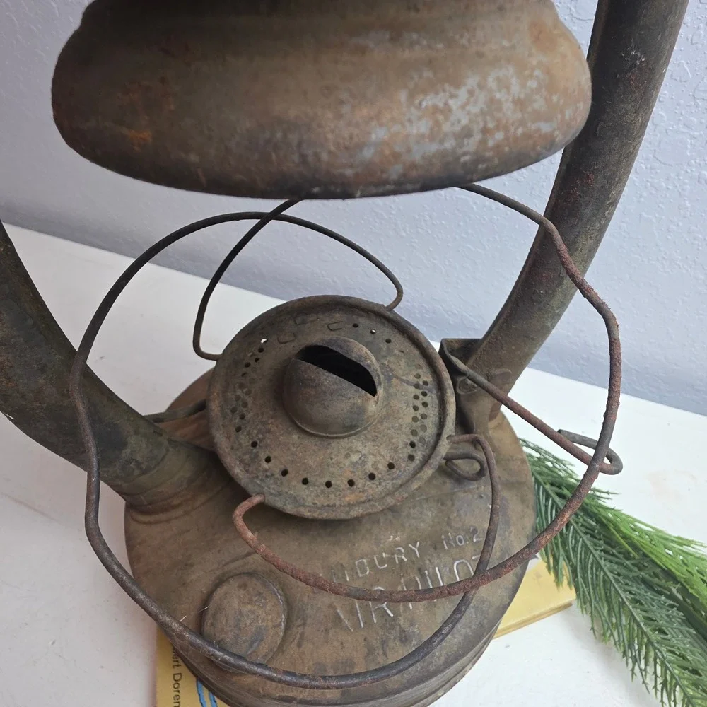 Vintage Embury No. 2 Air Pilot Lantern Rustic Star Base NO GLASS‎